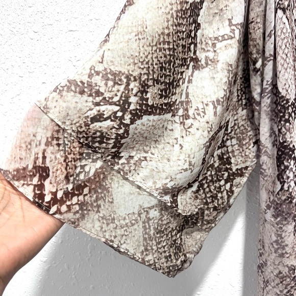 Chico's snake print slit layered sleeves Relaxed Blouse L/12 - Picture 8 of 8